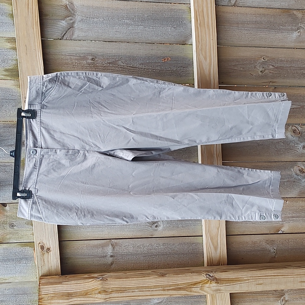 🏵️ Loft Grey Curvy Crop Pants NWT